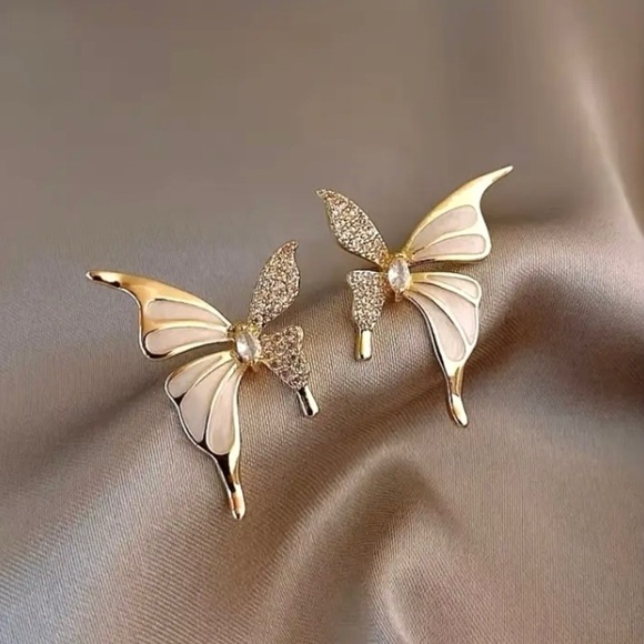 ✨Zara Camille Pearly Butterfly Earrings - Picture 1 of 4